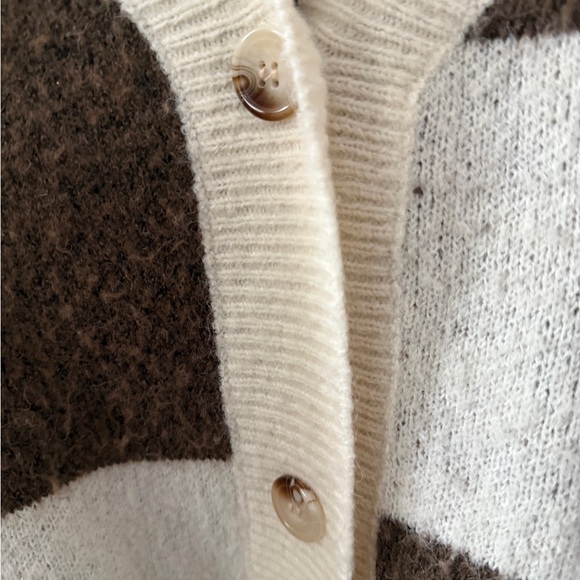 Brown and Cream Checkered Women's Sweater ✨ - Picture 4 of 4